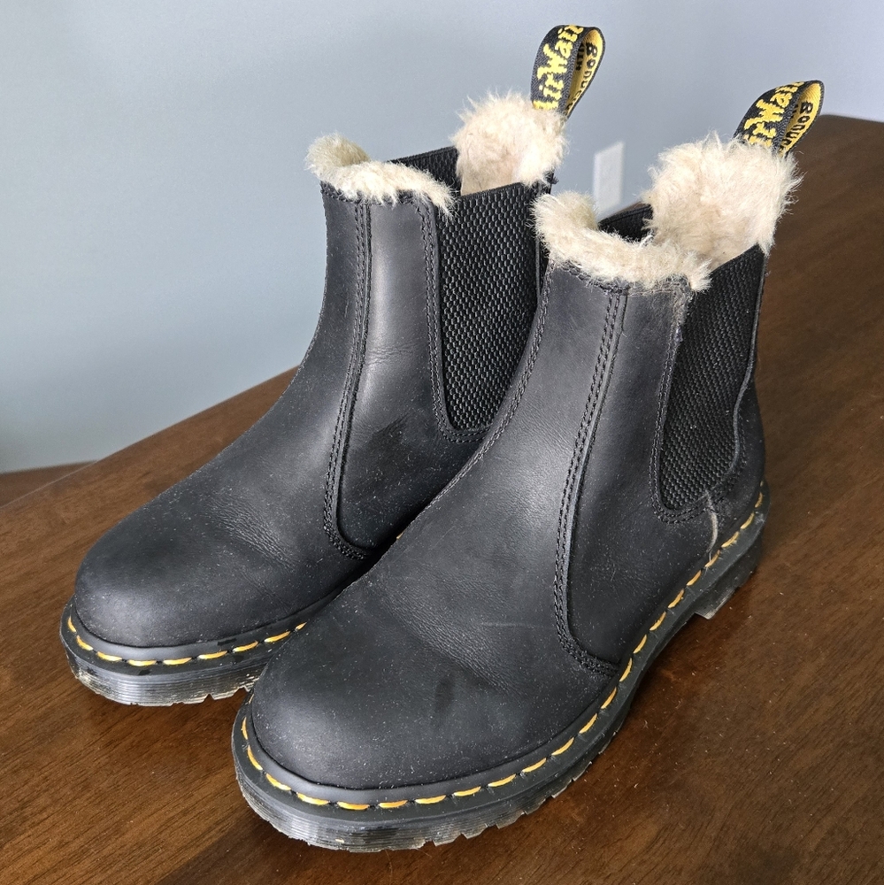 Black Leather Boots with Fur Lining